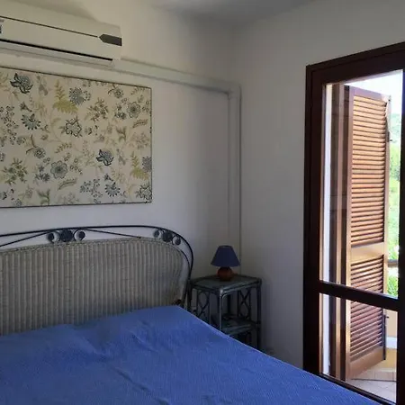 Gialla A Pochi Passi Dal Mare Simius
