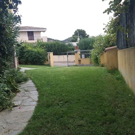 Gialla A Pochi Passi Dal Mare Simius